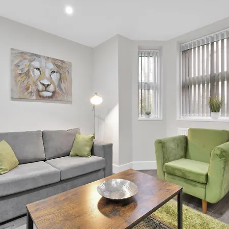 Crown Place 2 & 3 Bedroom Luxury Apts With Parking In Shepperton By 360Stays Exterior photo