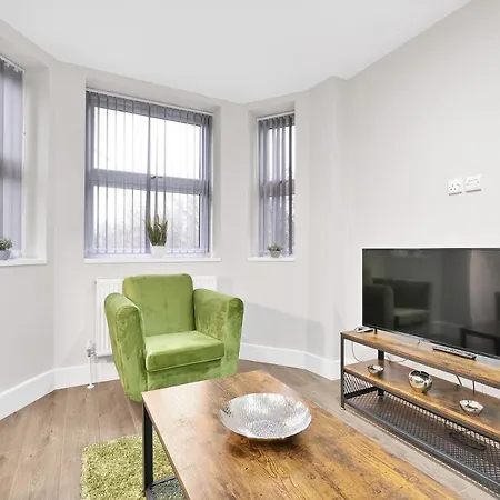 Crown Place 2 & 3 Bedroom Luxury Apts With Parking In Shepperton By 360Stays Exterior photo