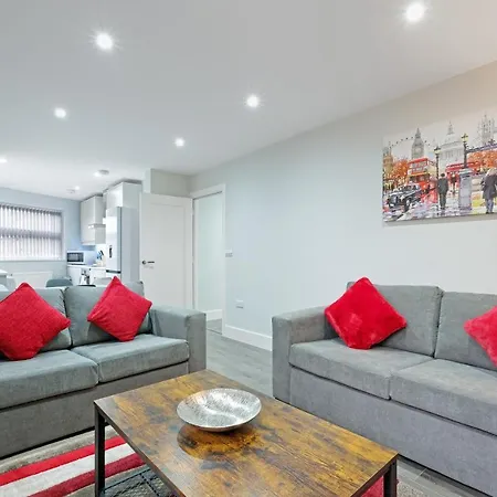 Crown Place 2 & 3 Bedroom Luxury Apts With Parking In Shepperton By 360Stays Exterior photo
