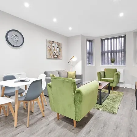 Crown Place 2 & 3 Bedroom Luxury Apts With Parking In Shepperton By 360Stays Exterior photo