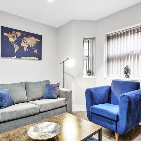Crown Place 2 & 3 Bedroom Luxury Apts With Parking In Shepperton By 360Stays Exterior photo