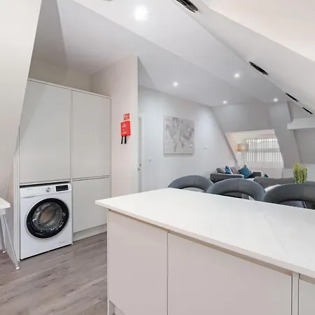 Crown Place 2 & 3 Bedroom Luxury Apts With Parking In Shepperton By 360Stays Exterior photo