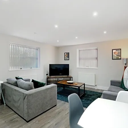 Crown Place 2 & 3 Bedroom Luxury Apts With Parking In Shepperton By 360Stays Exterior photo