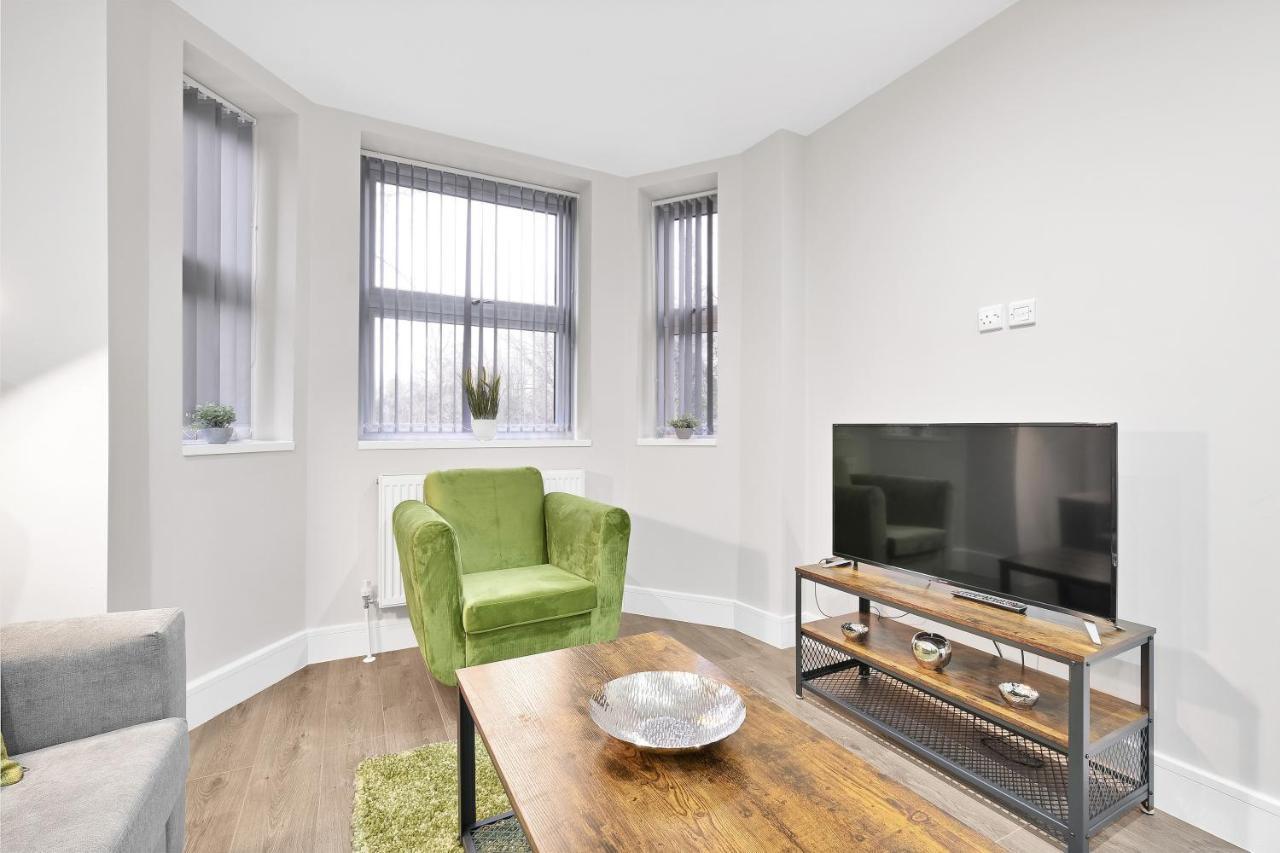 Crown Place 2 & 3 Bedroom Luxury Apts With Parking In By 360stays Apartment
