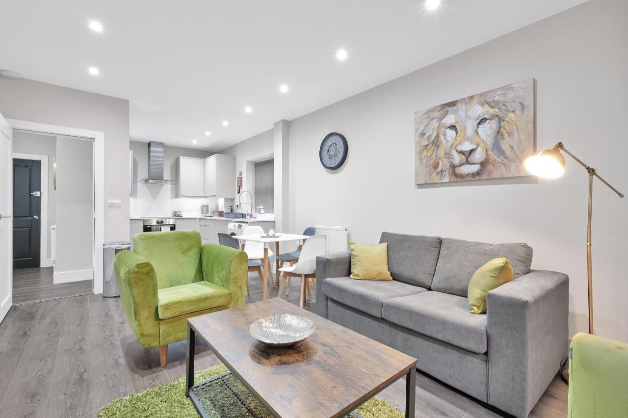 Crown Place 2 & 3 Bedroom Luxury Apts With Parking In By 360stays Shepperton
