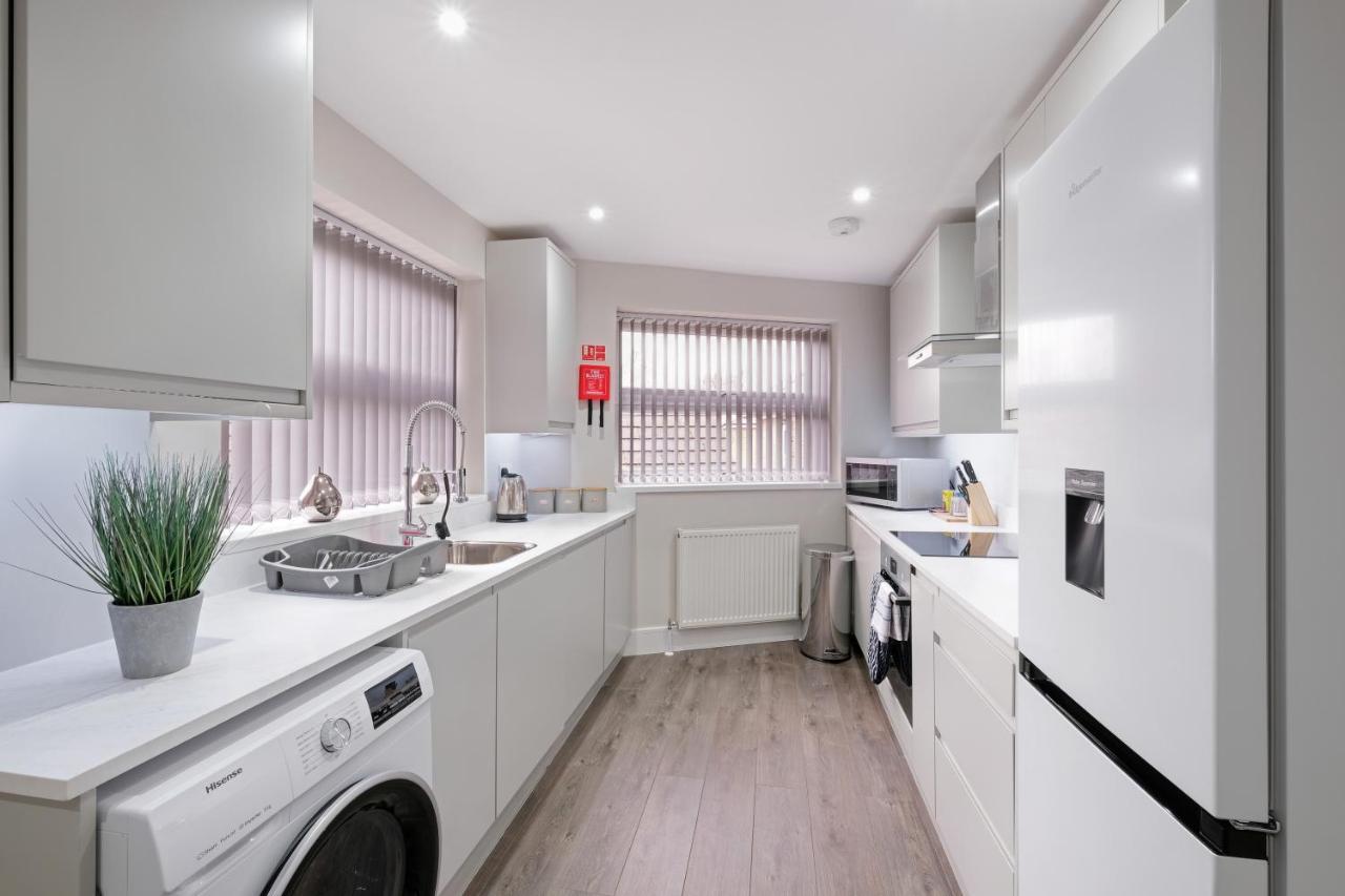 Crown Place 2 & 3 Bedroom Luxury Apts With Parking In By 360stays * Shepperton