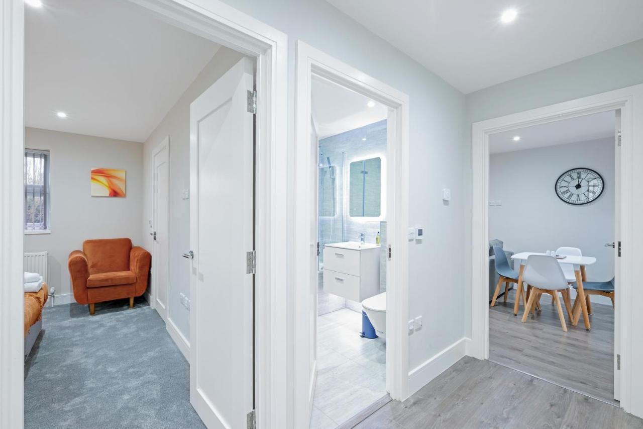 Crown Place 2 & 3 Bedroom Luxury Apts With Parking In By 360stays Apartment