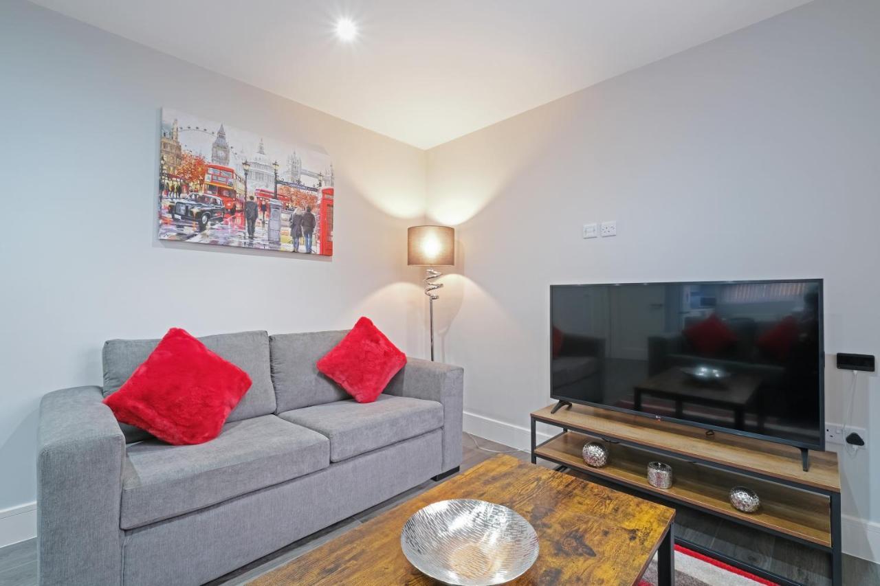 Crown Place 2 & 3 Bedroom Luxury Apts With Parking In By 360stays Shepperton