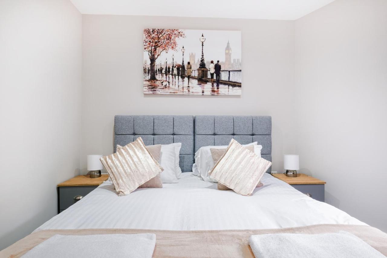 Apartment Crown Place 2 & 3 Bedroom Luxury Apts With Parking In By 360stays *