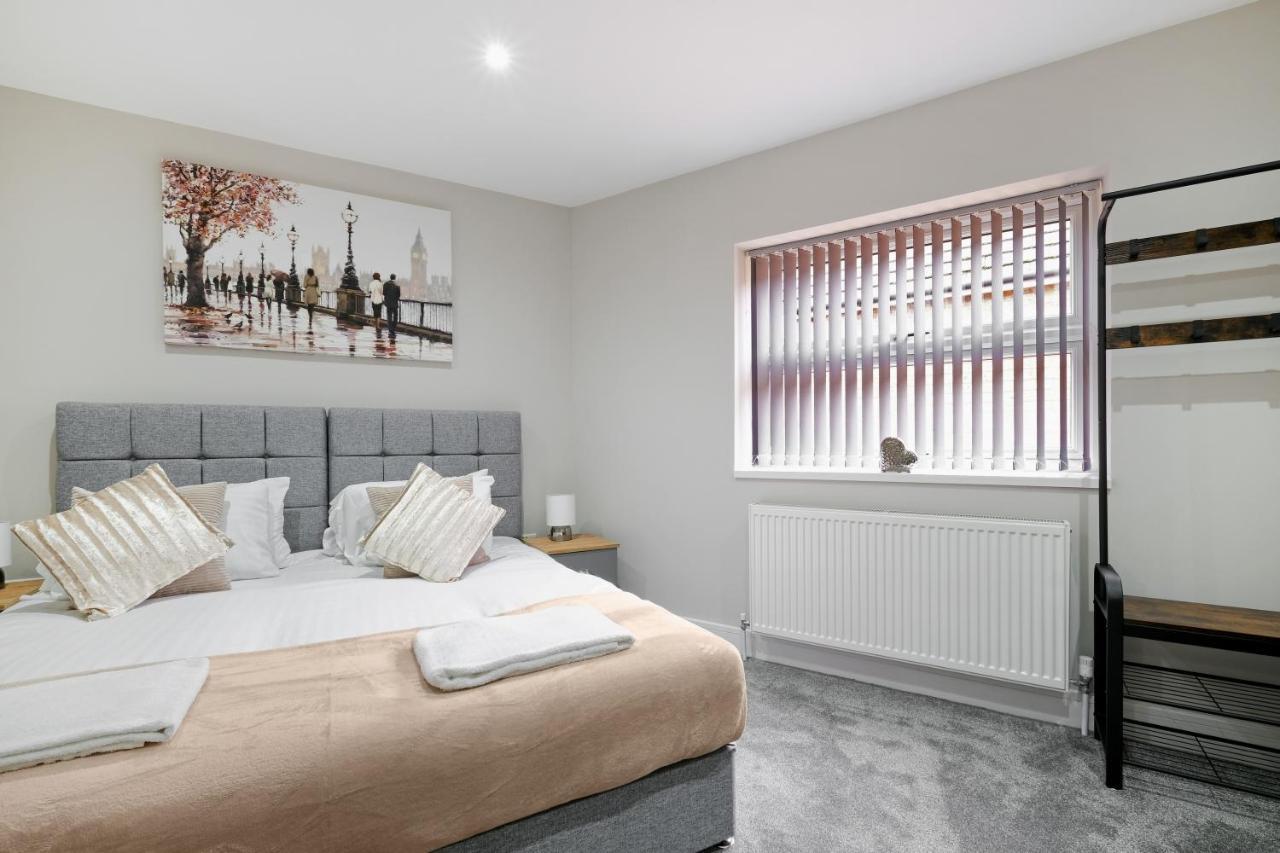 Crown Place 2 & 3 Bedroom Luxury Apts With Parking In By 360stays *