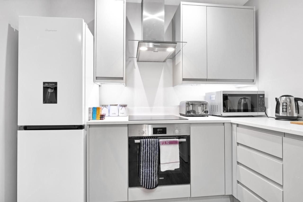 Crown Place 2 & 3 Bedroom Luxury Apts With Parking In By 360stays