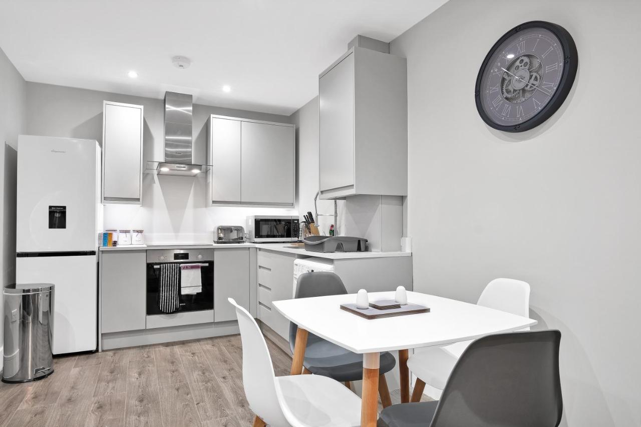 Apartment Crown Place 2 & 3 Bedroom Luxury Apts With Parking In By 360stays