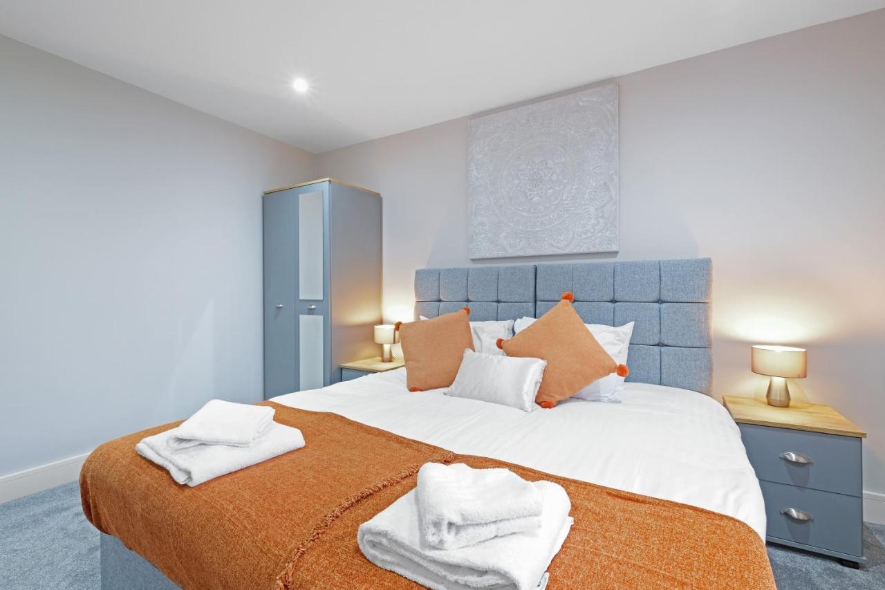 Crown Place 2 & 3 Bedroom Luxury Apts With Parking In By 360stays *