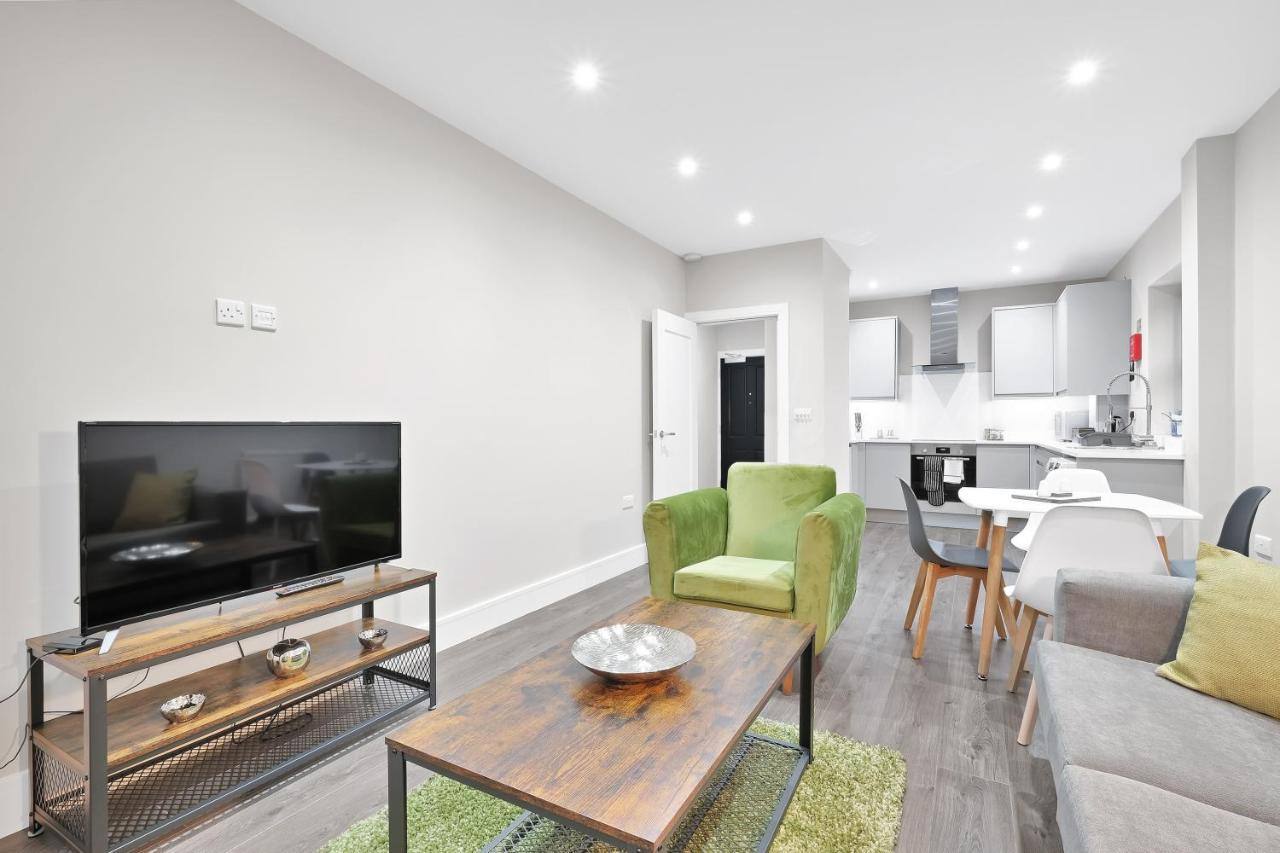 Crown Place 2 & 3 Bedroom Luxury Apts With Parking In By 360stays