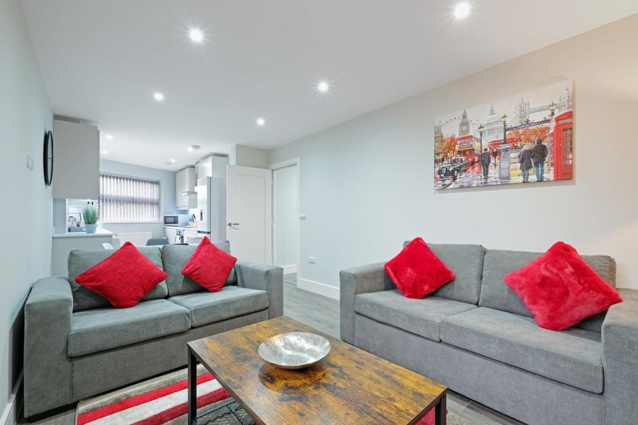 Crown Place 2 & 3 Bedroom Luxury Apts With Parking In By 360stays Shepperton