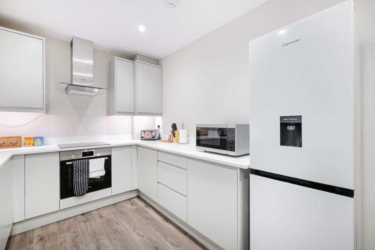 Crown Place 2 & 3 Bedroom Luxury Apts With Parking In By 360stays Apartment