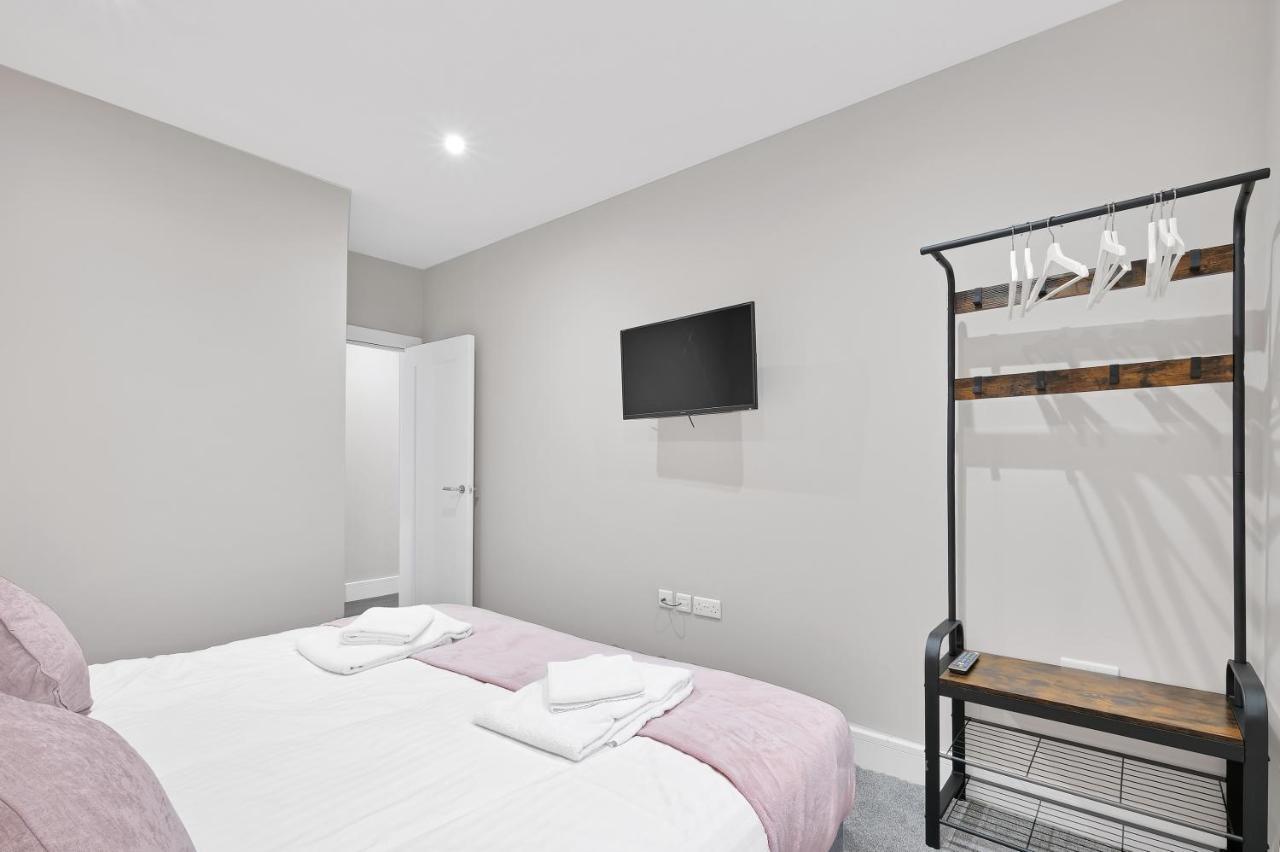 Crown Place 2 & 3 Bedroom Luxury Apts With Parking In By 360stays