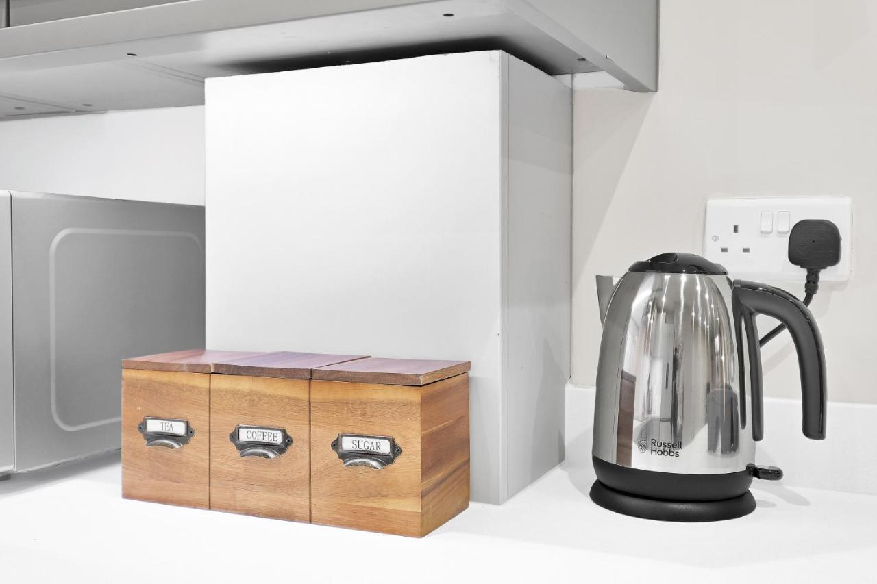 Crown Place 2 & 3 Bedroom Luxury Apts With Parking In By 360stays * Shepperton