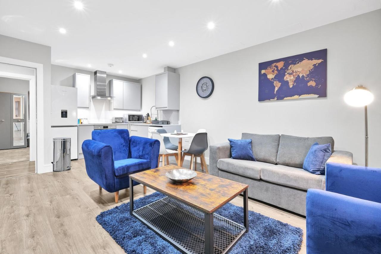 Apartment Crown Place 2 & 3 Bedroom Luxury Apts With Parking In By 360stays Shepperton