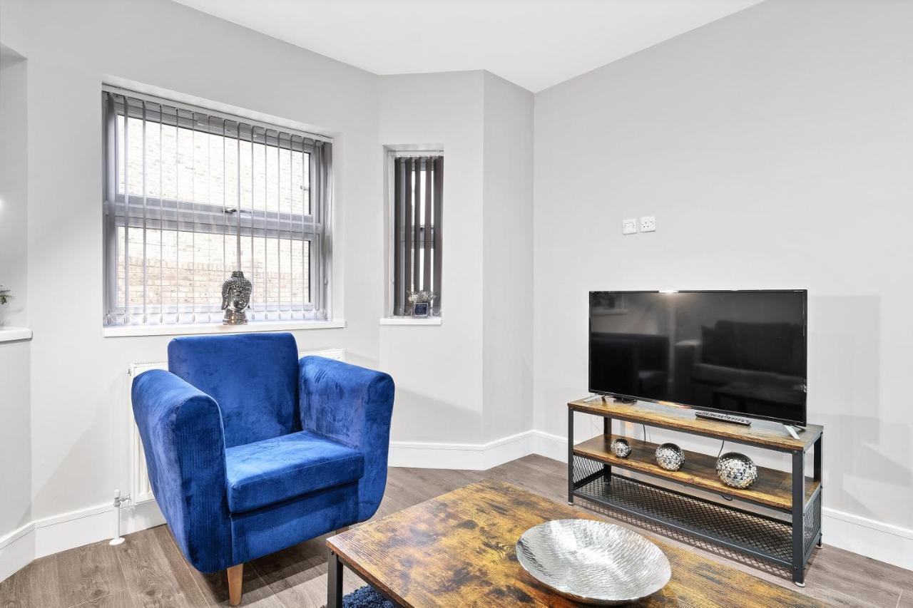 Apartment Crown Place 2 & 3 Bedroom Luxury Apts With Parking In By 360stays Shepperton