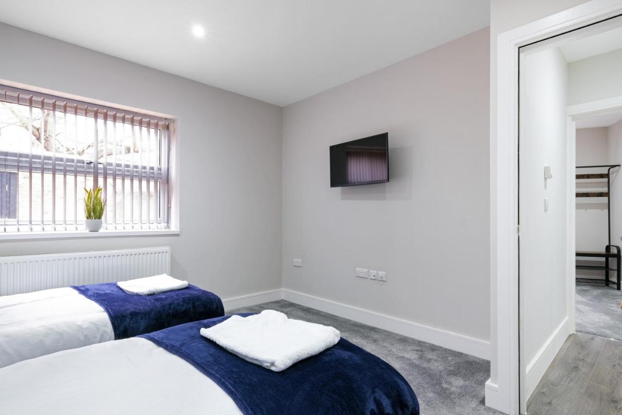 Crown Place 2 & 3 Bedroom Luxury Apts With Parking In By 360stays * Shepperton