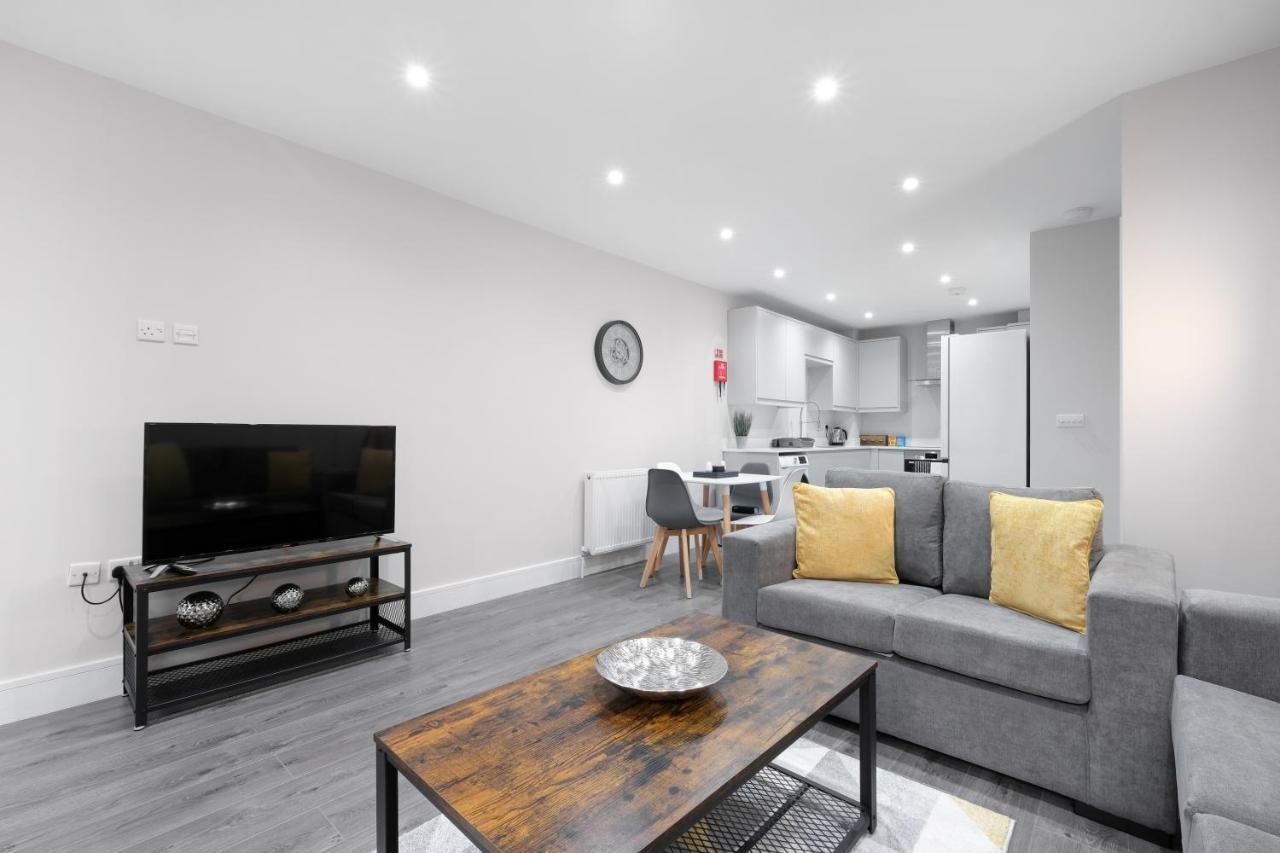 Crown Place 2 & 3 Bedroom Luxury Apts With Parking In By 360stays * Shepperton