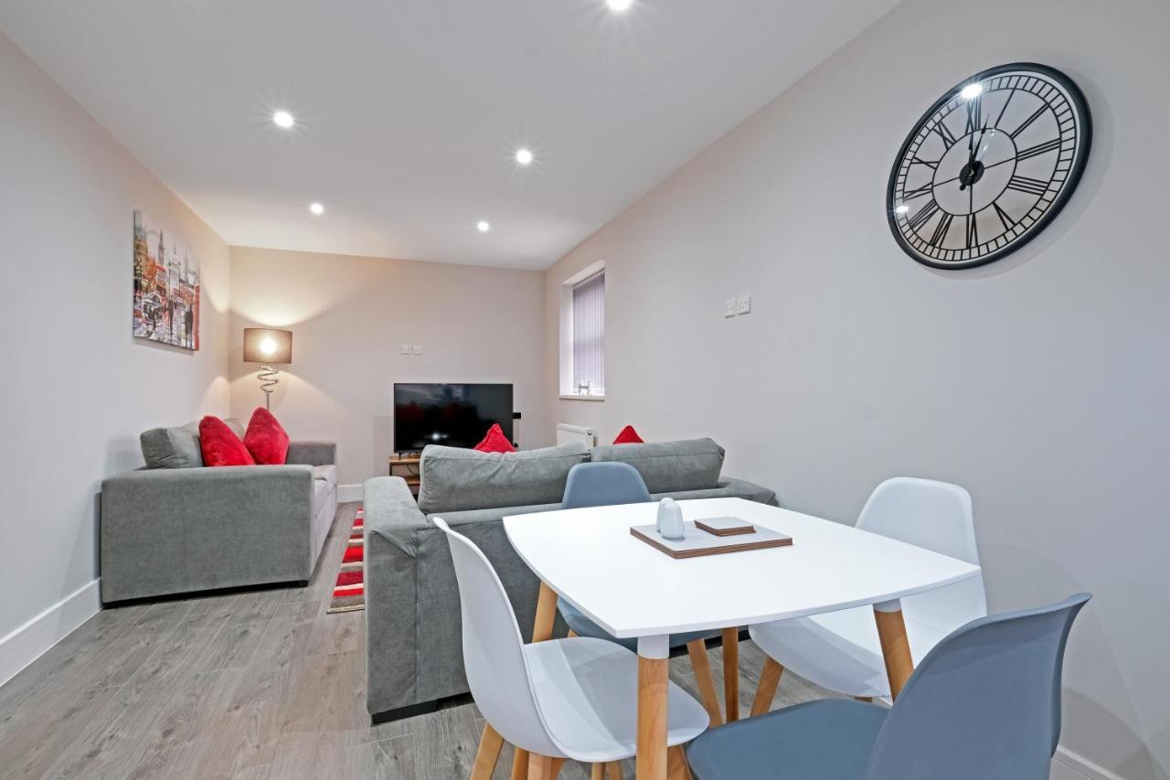 Crown Place 2 & 3 Bedroom Luxury Apts With Parking In By 360stays *