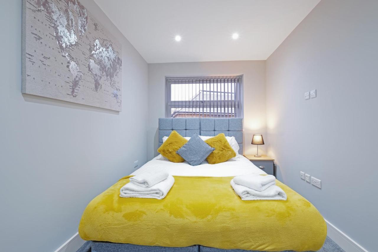 Crown Place 2 & 3 Bedroom Luxury Apts With Parking In By 360stays * Shepperton