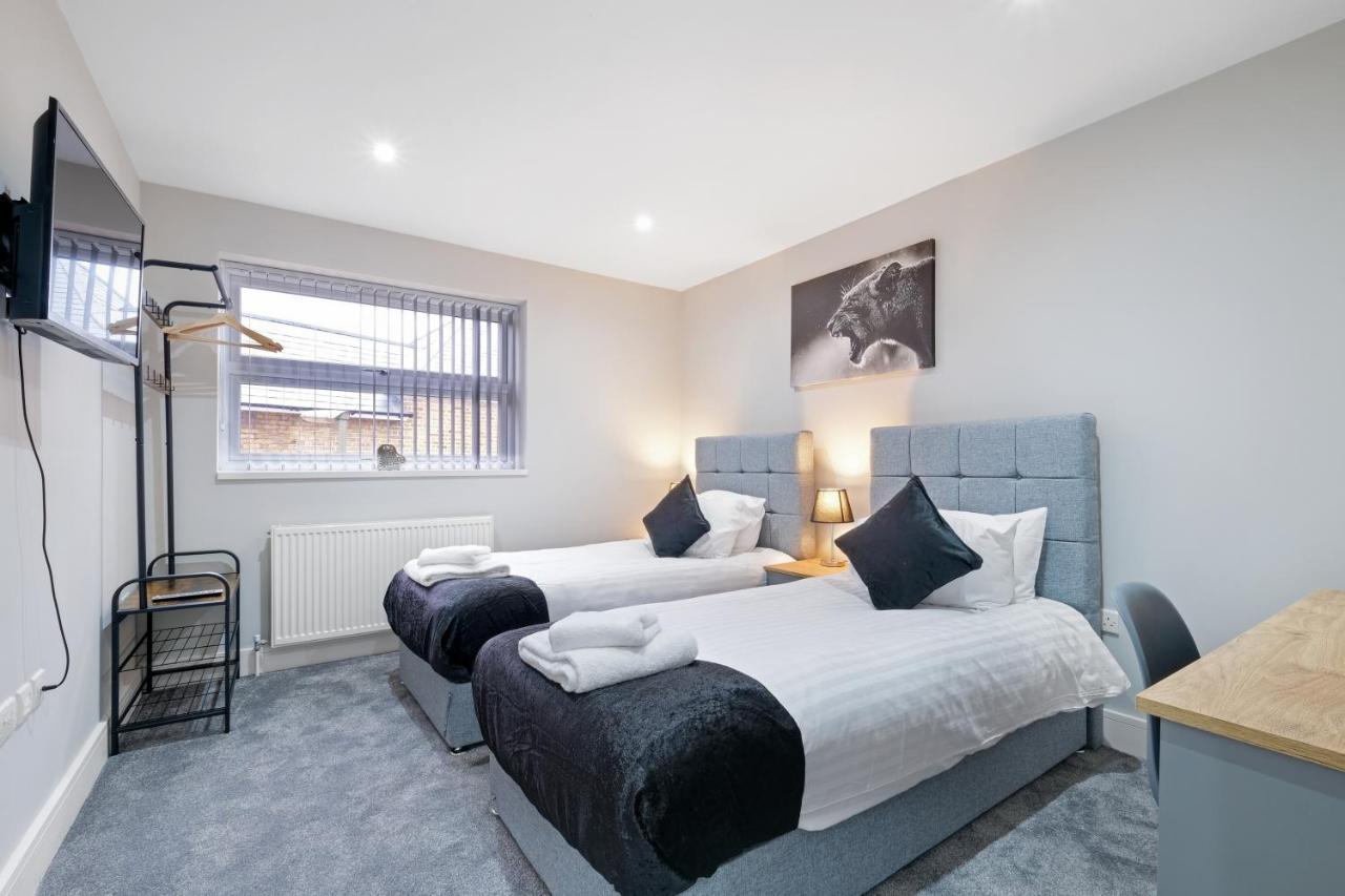 Crown Place 2 & 3 Bedroom Luxury Apts With Parking In By 360stays *