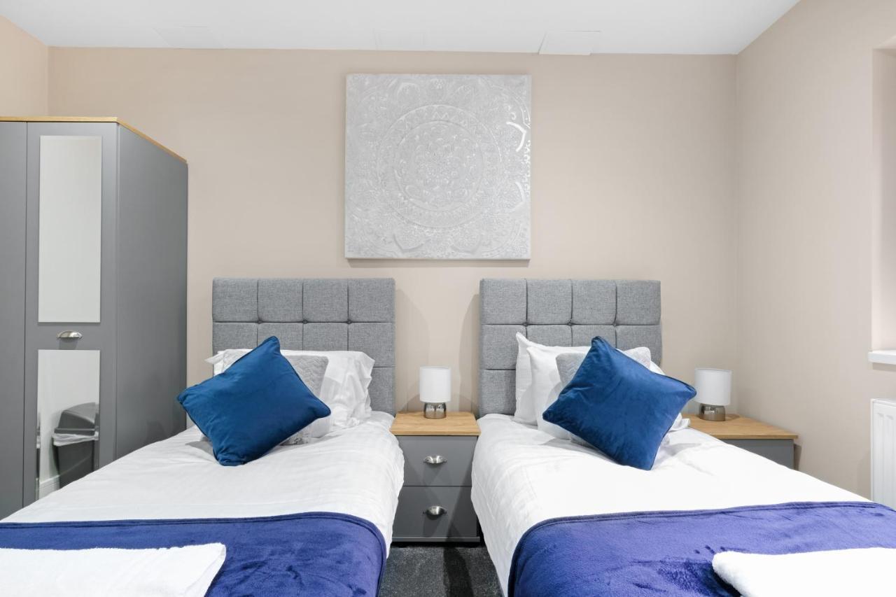 Crown Place 2 & 3 Bedroom Luxury Apts With Parking In By 360stays *