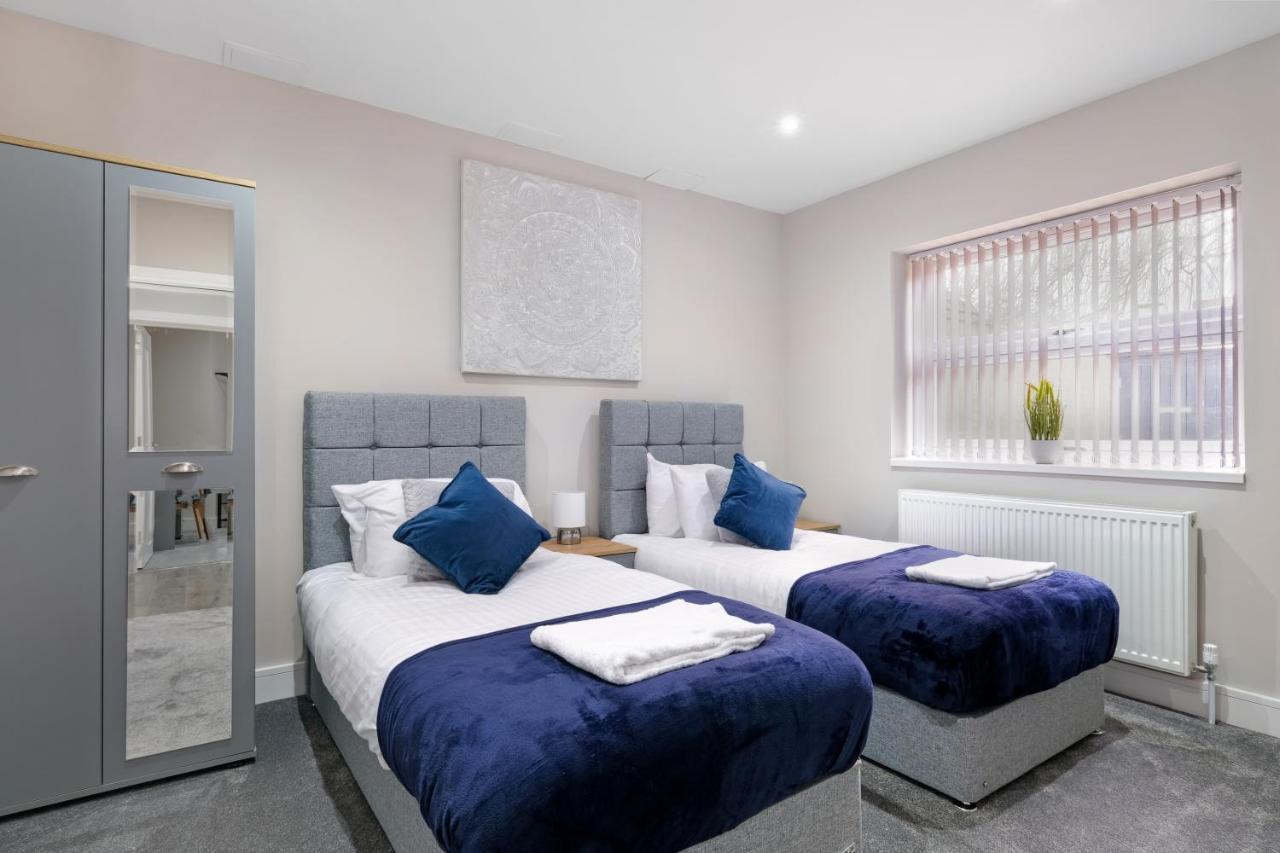 Crown Place 2 & 3 Bedroom Luxury Apts With Parking In By 360stays * Shepperton