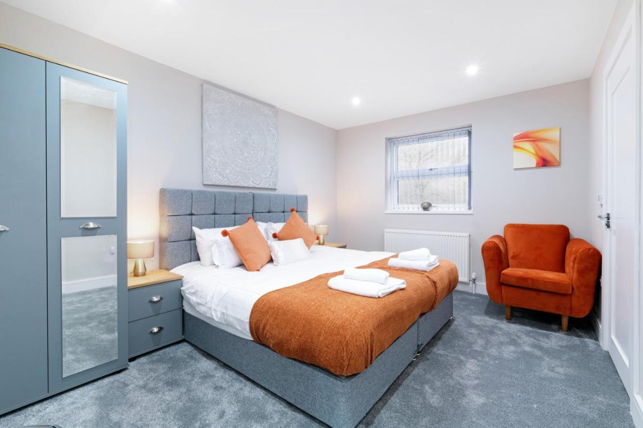 Crown Place 2 & 3 Bedroom Luxury Apts With Parking In By 360stays Shepperton