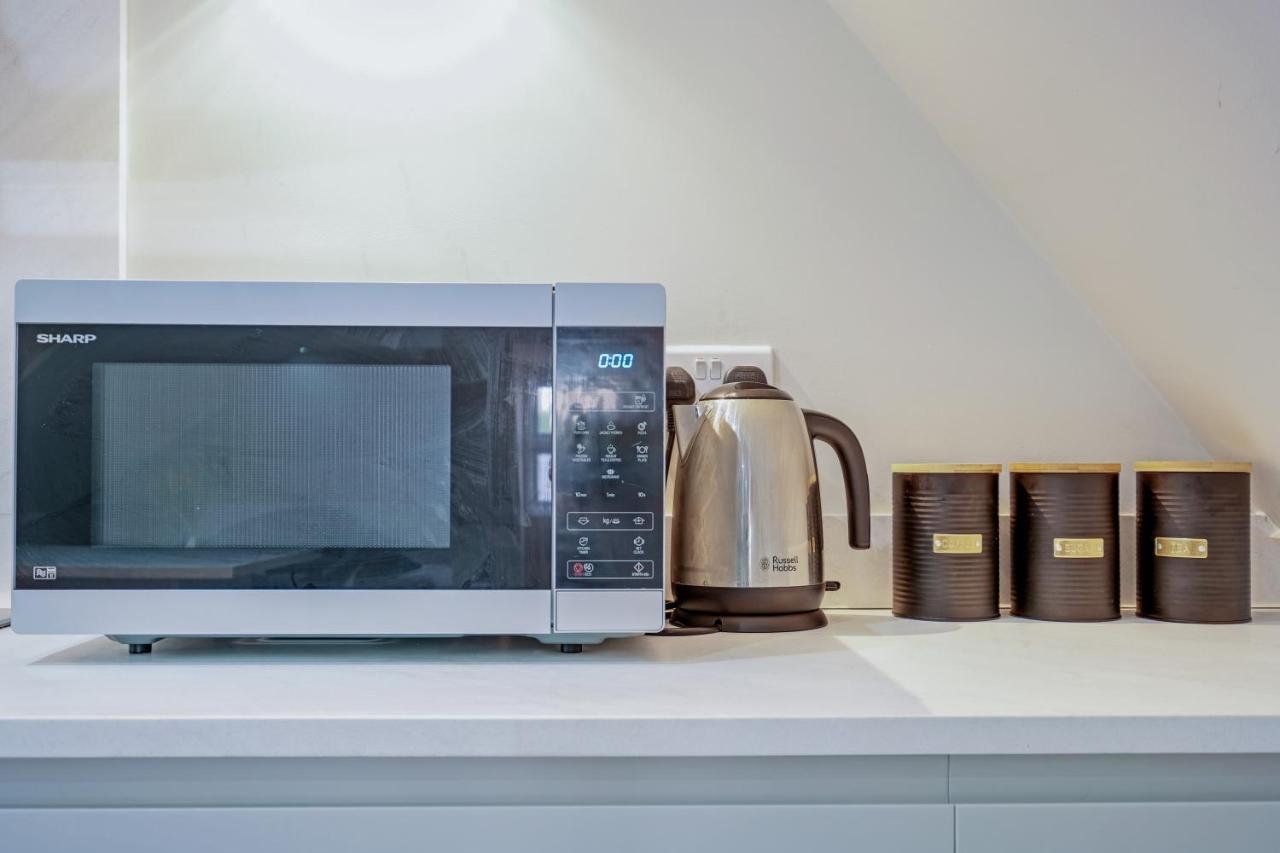 Crown Place 2 & 3 Bedroom Luxury Apts With Parking In By 360stays * Shepperton