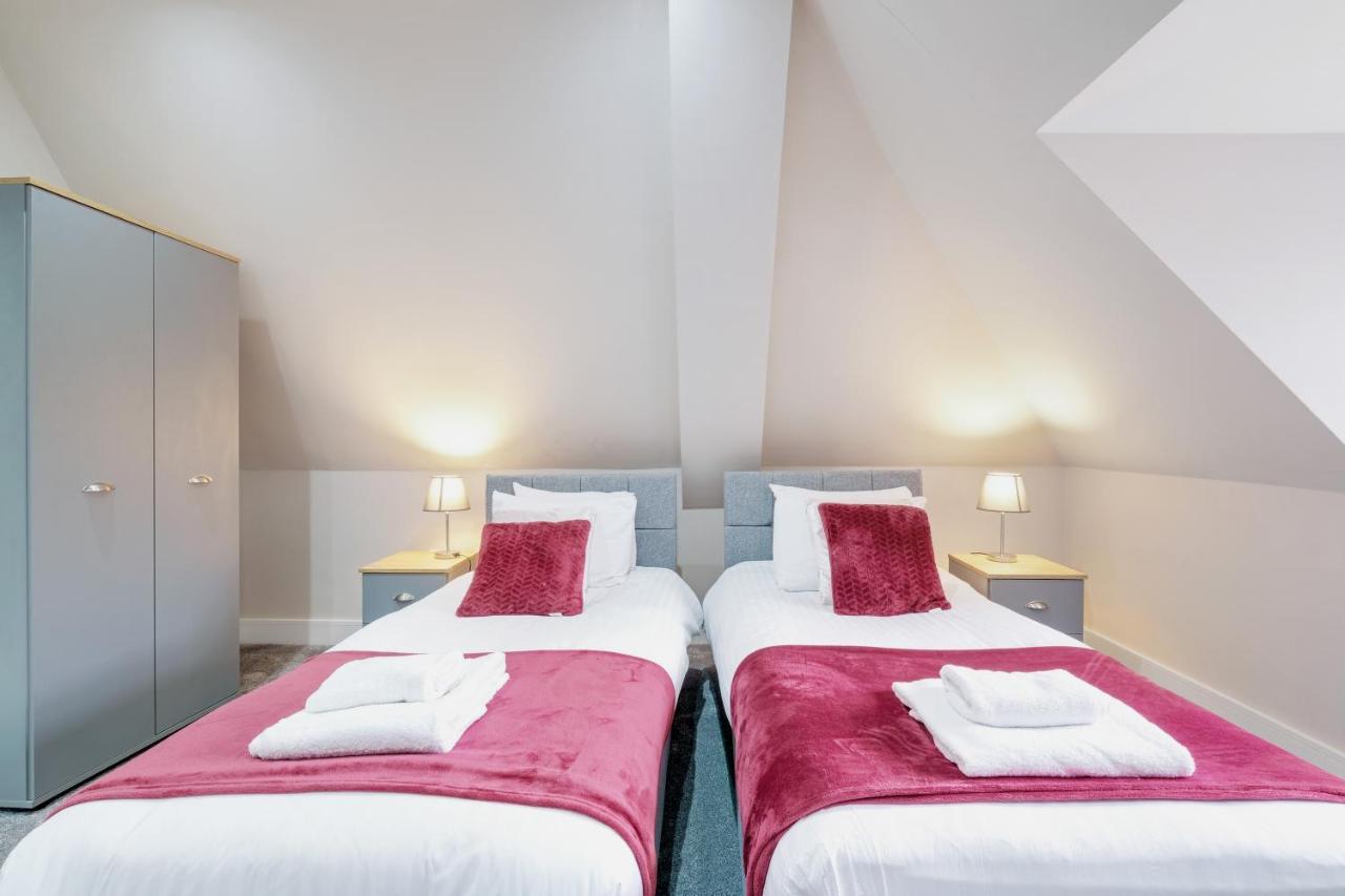 Crown Place 2 & 3 Bedroom Luxury Apts With Parking In By 360stays Apartment *