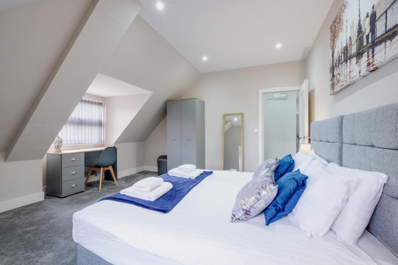 Crown Place 2 & 3 Bedroom Luxury Apts With Parking In By 360stays Apartment *