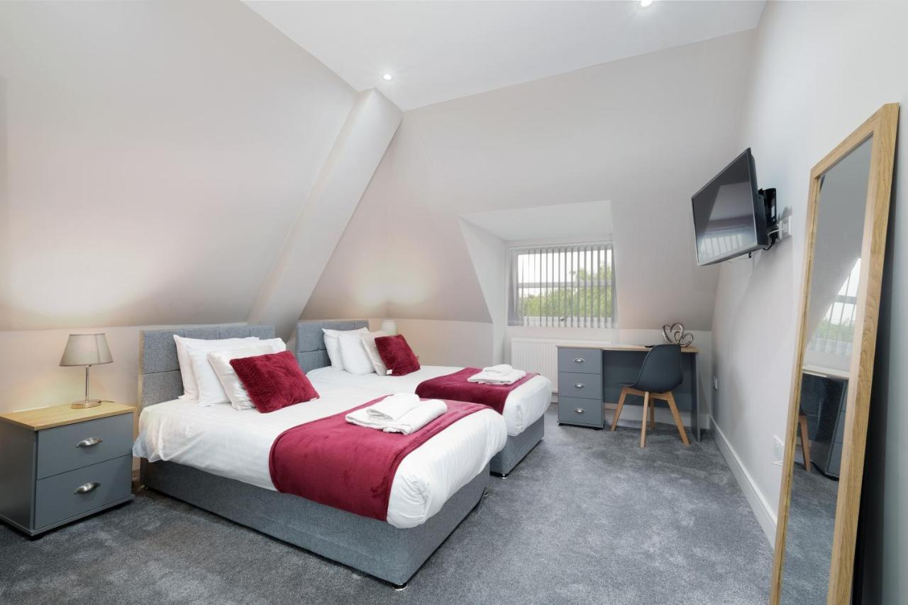 Crown Place 2 & 3 Bedroom Luxury Apts With Parking In By 360stays * Shepperton