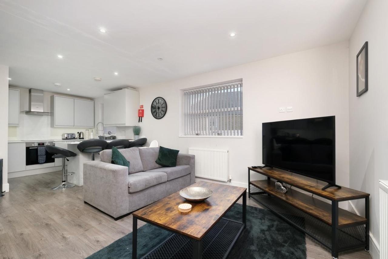 Apartment Crown Place 2 & 3 Bedroom Luxury Apts With Parking In By 360stays