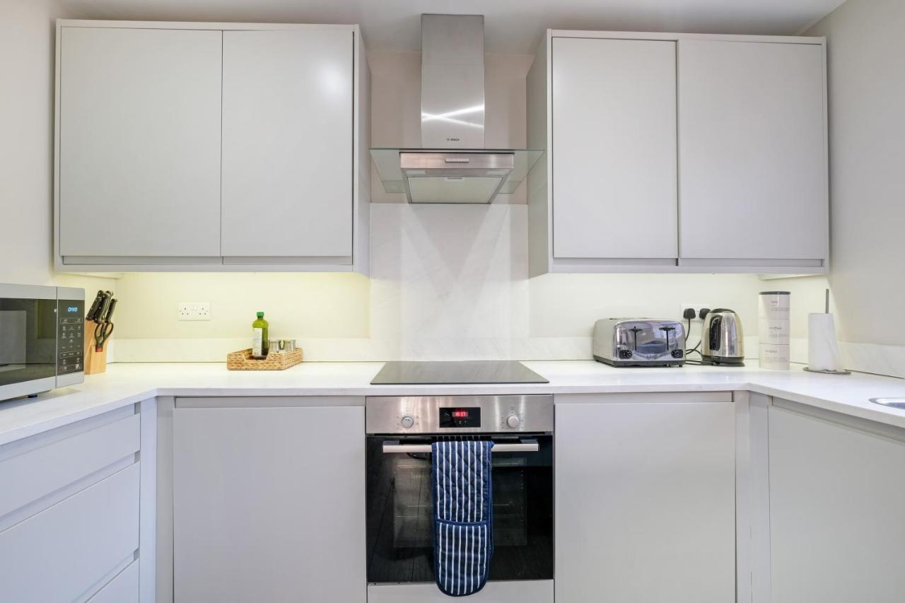 Crown Place 2 & 3 Bedroom Luxury Apts With Parking In By 360stays