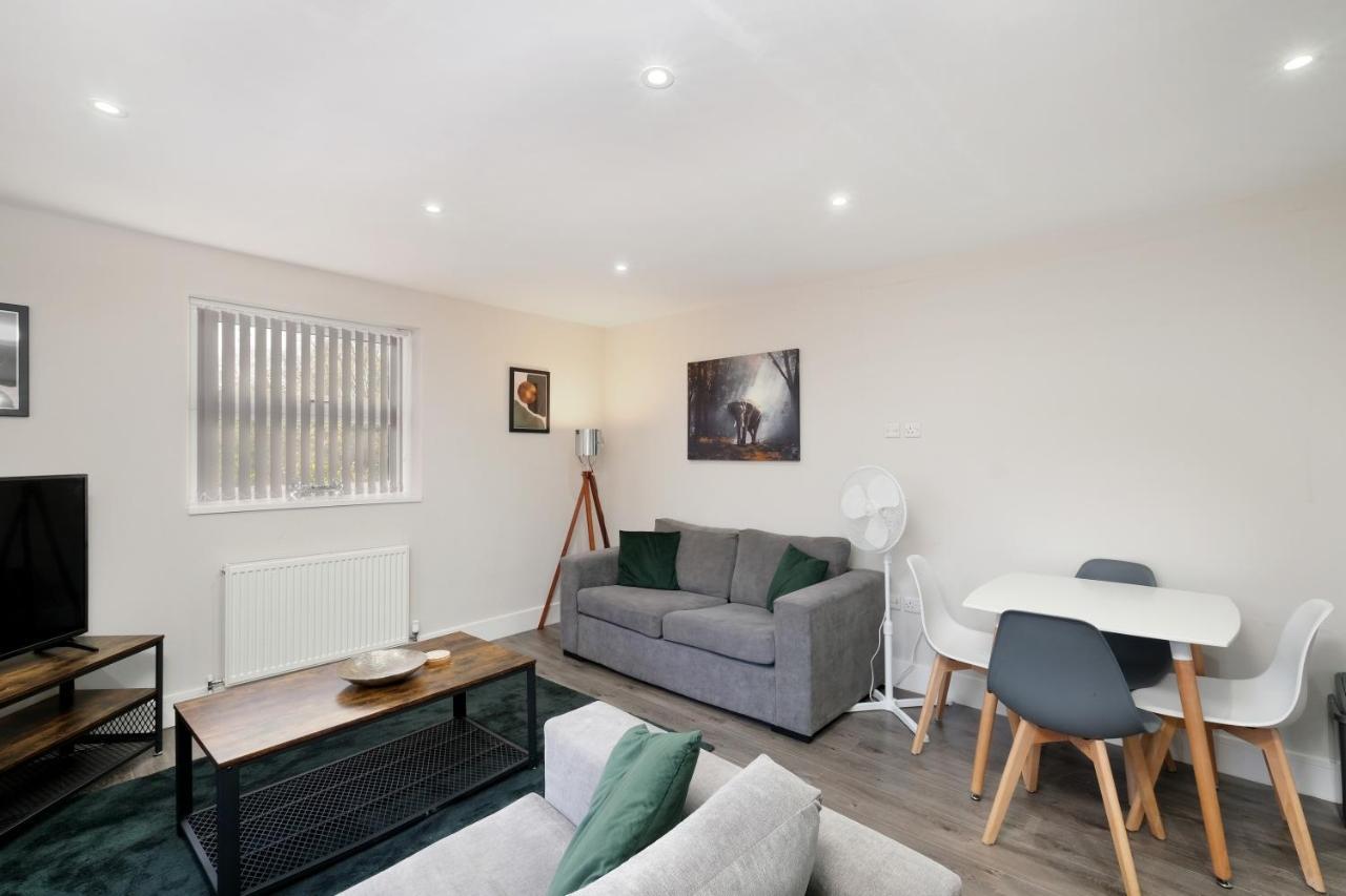 Crown Place 2 & 3 Bedroom Luxury Apts With Parking In By 360stays *