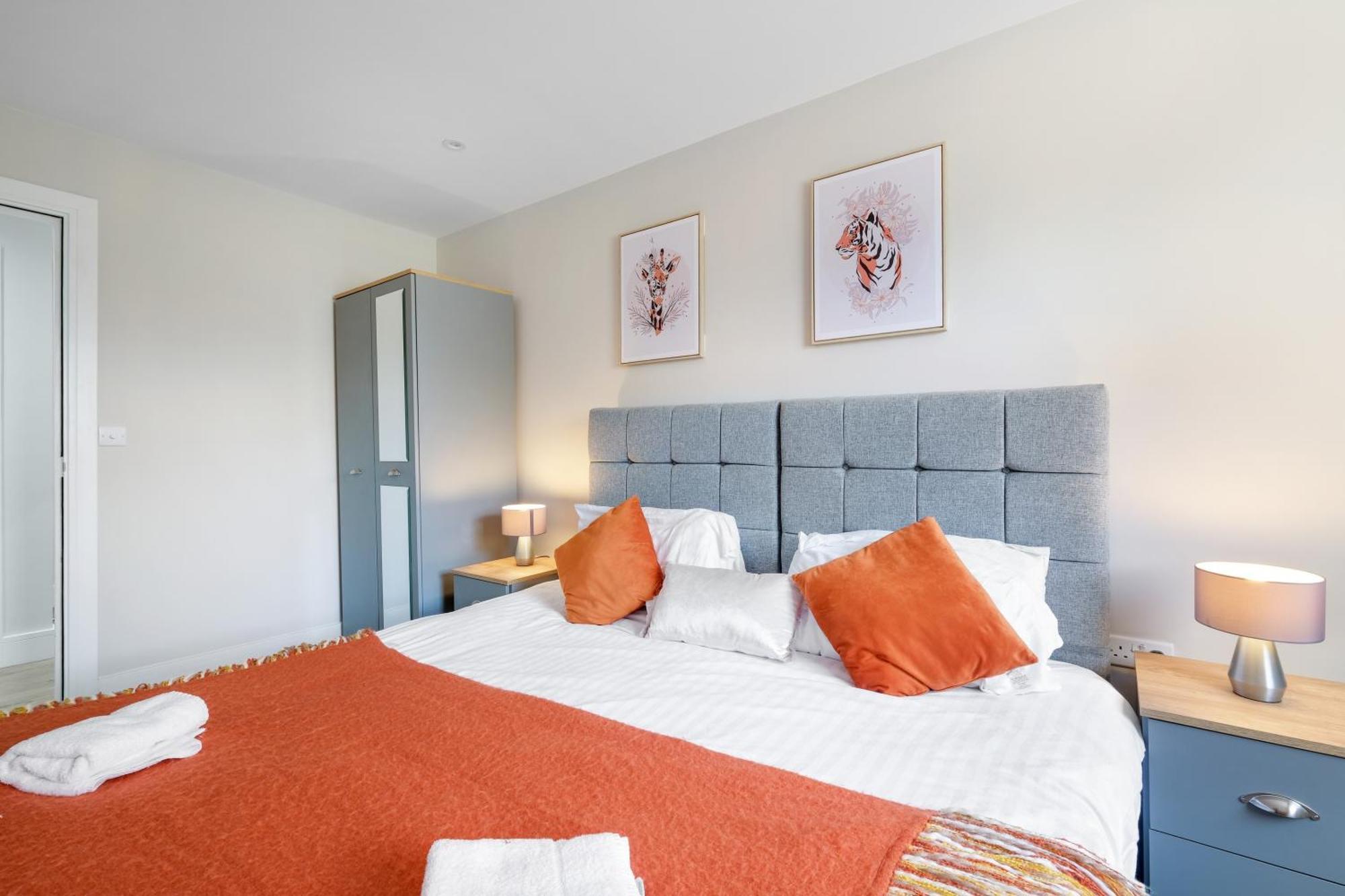 Crown Place 2 & 3 Bedroom Luxury Apts With Parking In By 360stays