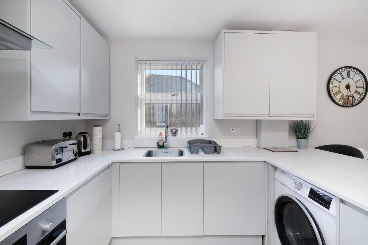 Apartment Crown Place 2 & 3 Bedroom Luxury Apts With Parking In By 360stays