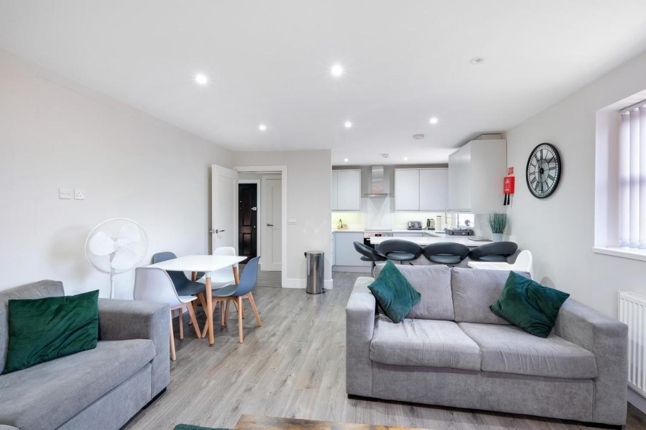 Crown Place 2 & 3 Bedroom Luxury Apts With Parking In By 360stays *